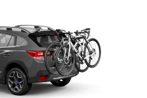 
El transportador especial de bicicletas de montaje sobre cajuela proporciona un accesorio robusto y se ajusta a un amplio rango de vehículos incluyendo a aquellos que tienen un alerón.