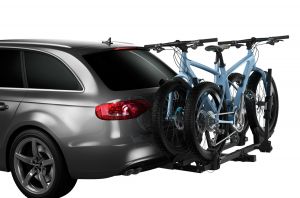 Acceso conveniente a la parte trasera del vehículo cuando las bicicletas están cargadas: el soporte se pliega del vehículo por medio de la palanca HitchSwitch